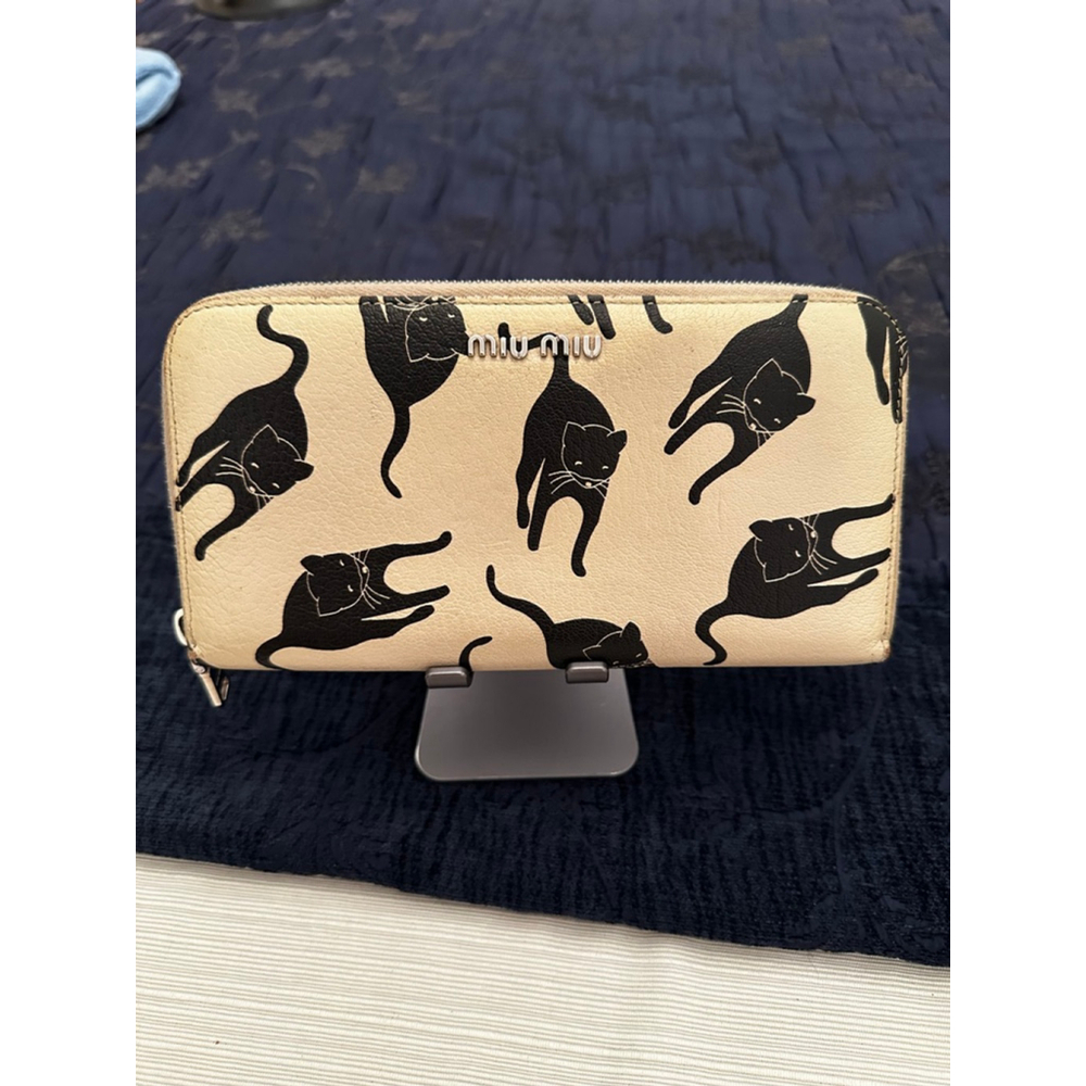 Miu Miu Rare Beige Leather Zip Wallet with Black Cat Design - Picture 1 of 13